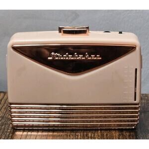 Studebaker Walkabout Personal Stereo Cassette Player AM/FM Radio Gold SB3650